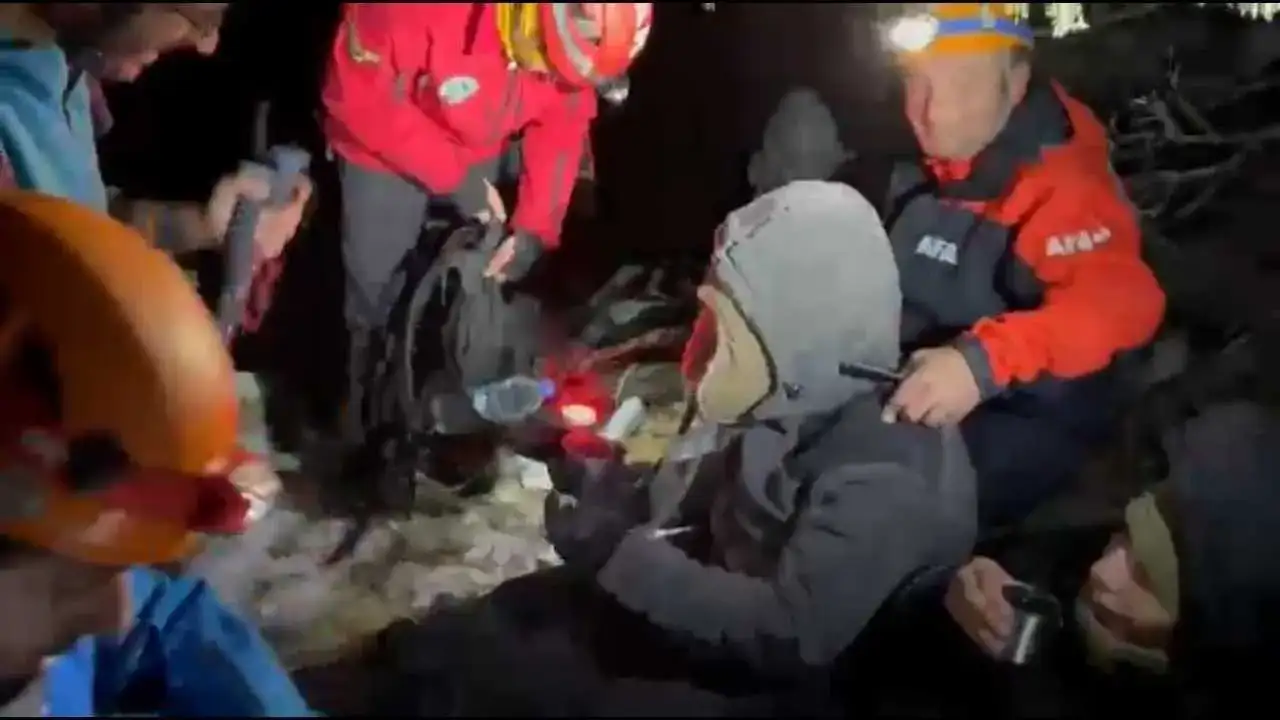 Adana’da Tırmanış Macerası Kabusa Döndü: 3 Genç Mahsur Kaldı! 4